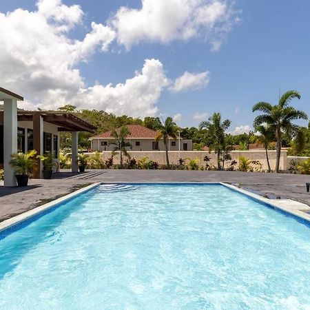 Sun Shine Luxury Villas 2 Bedroom Pool & Gym Ocho Rios St Ann 외부 사진